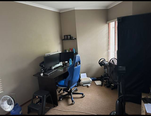 2 BEDROOM FLAT FOR SALE IN NORTHWOLD